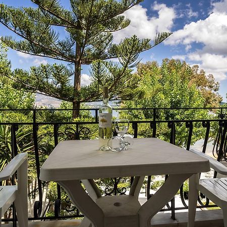 Sea Breeze Apartments Lixouri Esterno foto