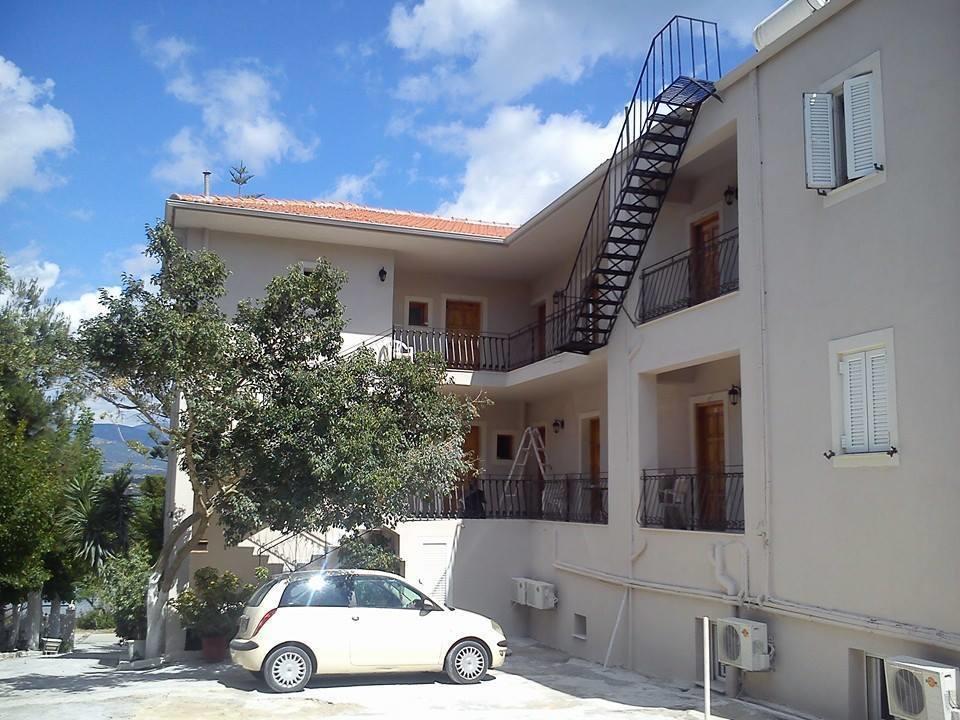 Sea Breeze Apartments Lixouri Esterno foto