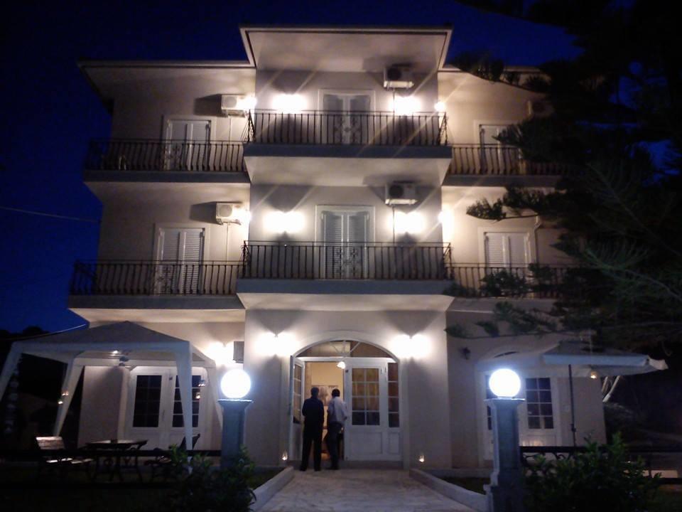 Sea Breeze Apartments Lixouri Esterno foto