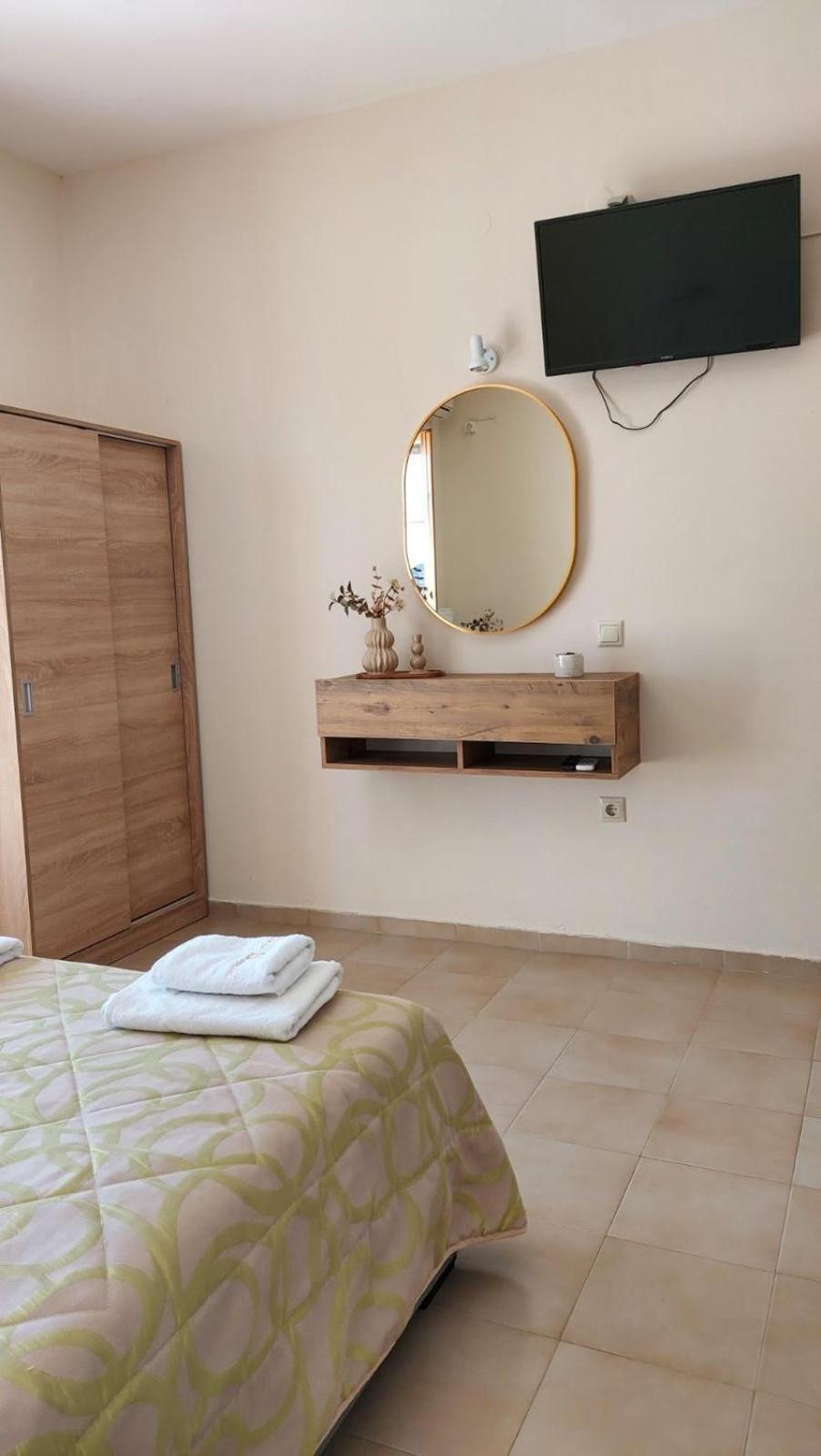 Sea Breeze Apartments Lixouri Esterno foto