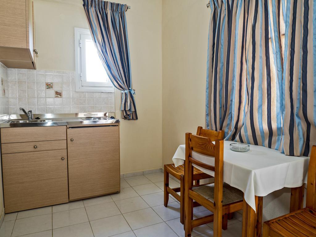 Sea Breeze Apartments Lixouri Esterno foto